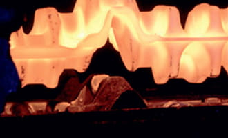 Bromsbelägg smidespress